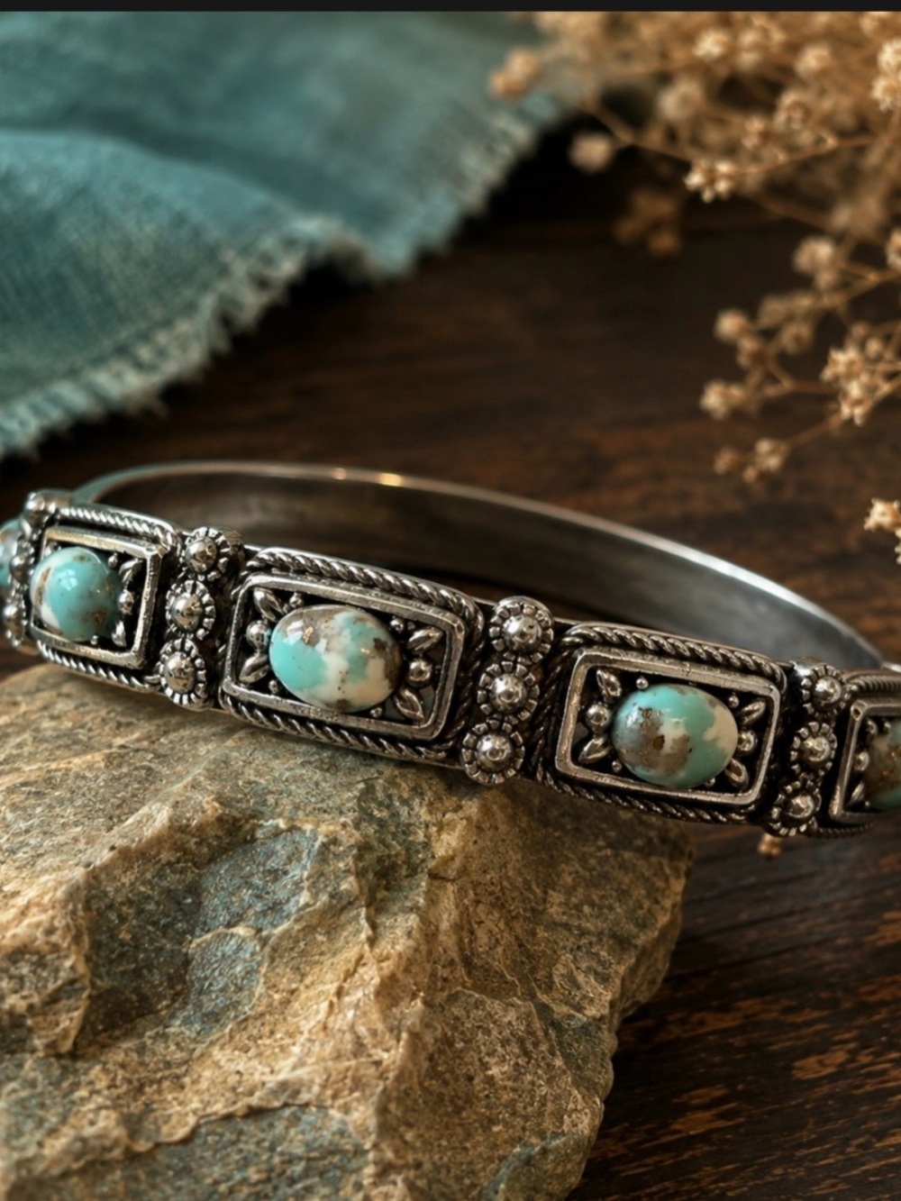 Vintage silver & turquoise hinged bangle bracelet